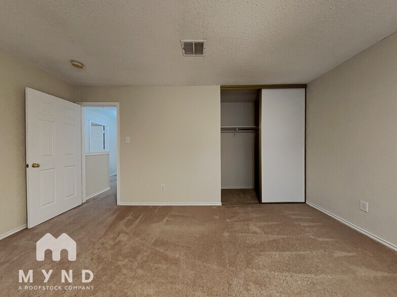 Building Photo - 316 Willow Oak Dr