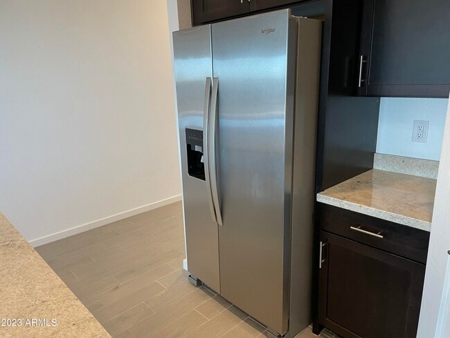 Building Photo - 17401 W Red Fox Rd