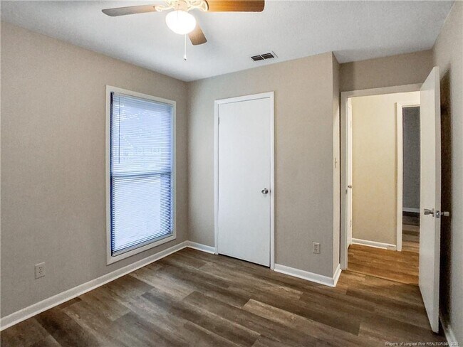 Building Photo - 6594 Honeysuckle Dr