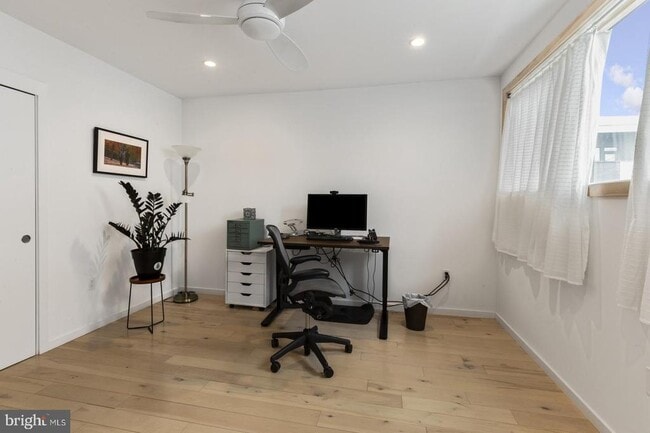 Building Photo - 1108 N Bodine St