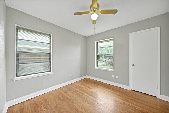 Building Photo - 9953 Mango St