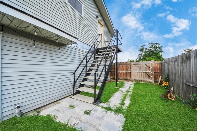 Building Photo - 5747 Turtle Creek Rd