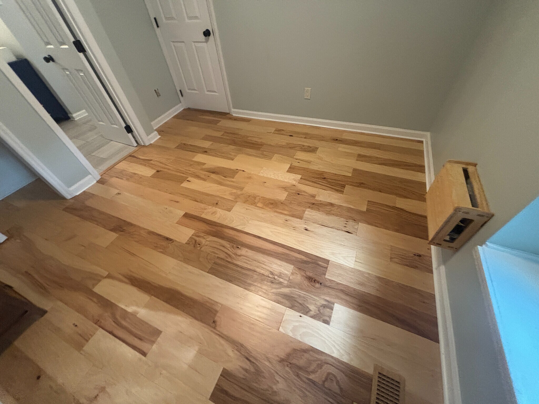 Building Photo - Room in House on Tall Rock Ct