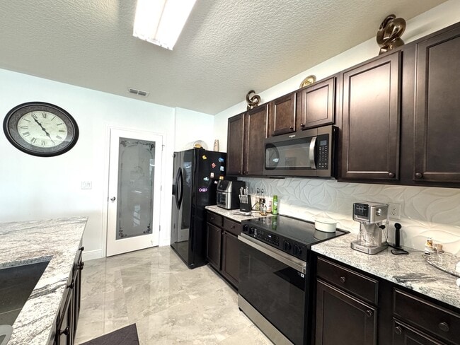 Building Photo - 239 Willow Bend Dr