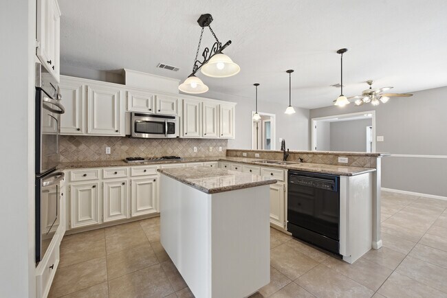 Building Photo - 905 Winged Foot Dr