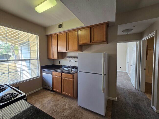 Building Photo - CANYON CREST CONDO