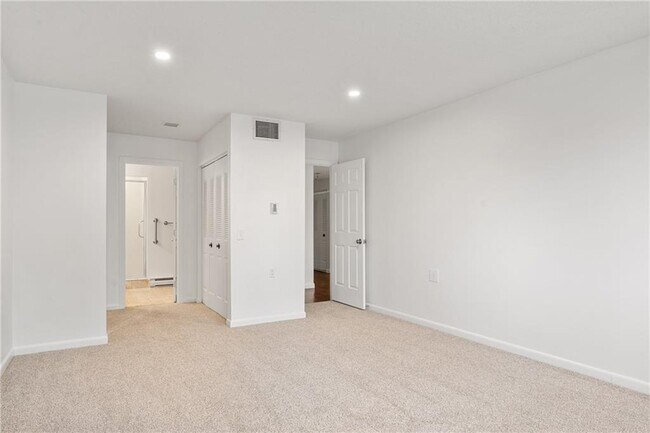 Building Photo - 30 Argyle Ave