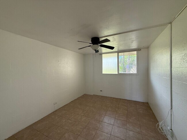 Building Photo - Makaha Surfside