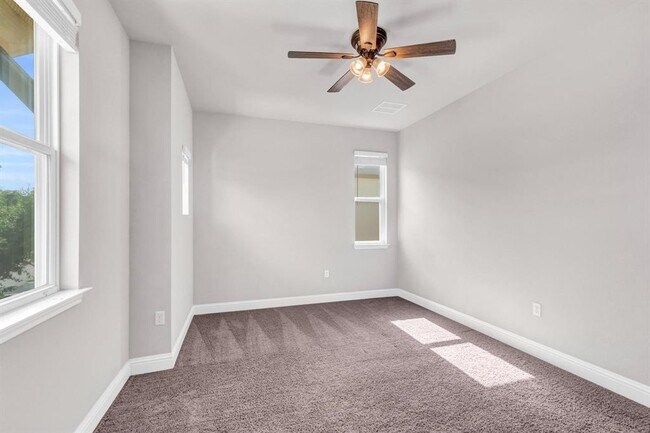 Building Photo - 6716 Vitruvius Dr