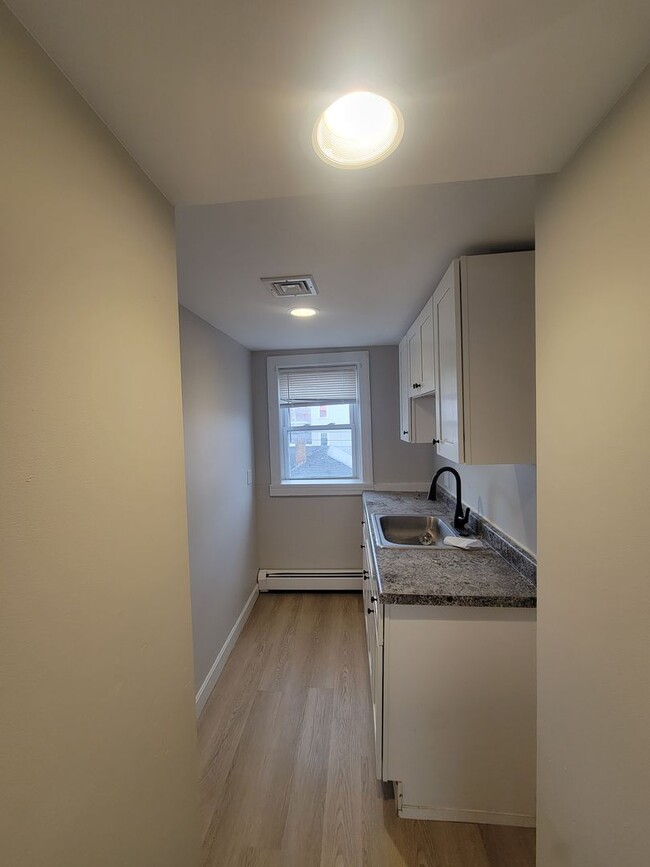 Building Photo - 15 Broadway-Unit 2