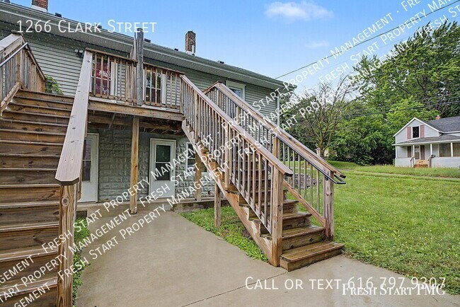 Building Photo - 1266 Clark St