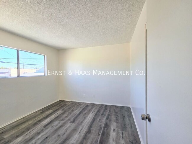 Building Photo - 1330 Walnut Ave