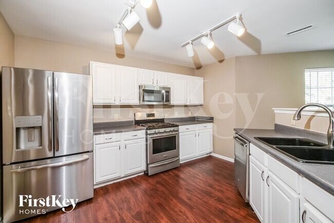 Building Photo - 1976 Breakwater Dr