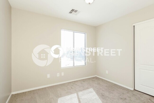 Building Photo - 6 Bedroom Pet-Friendly Home in Tolleson, AZ with Main Street Renewal