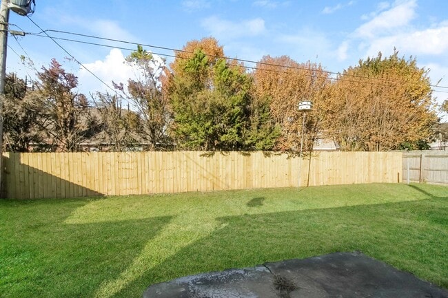 Building Photo - 4240 Water Briar Rd
