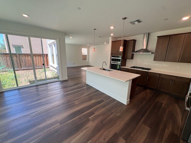 Building Photo - Beautiful 4 Bedroom 3 Bath Brentwood Home With SOLAR