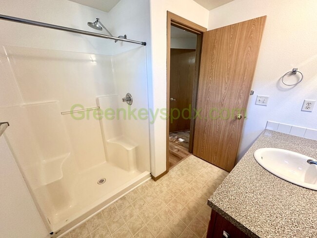 Building Photo - 3-Bedroom, 2-Bathroom Row House Near Alber...