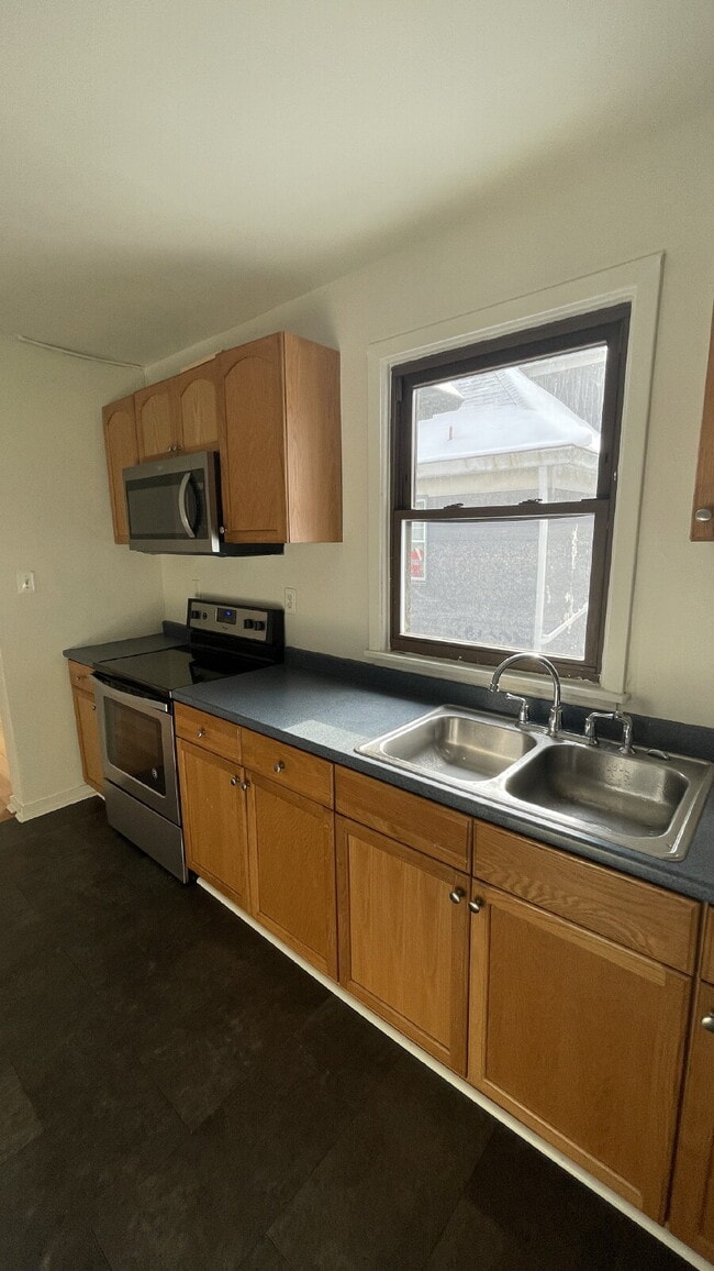 Building Photo - Spacious 3-Bedroom in Bellevue – Minutes from Downtown Pittsburgh!