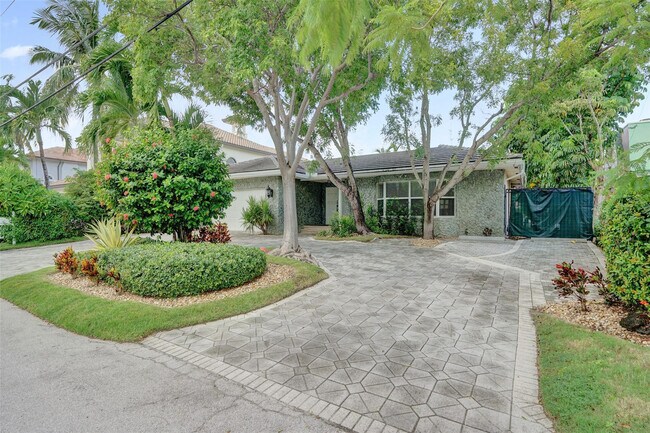 Building Photo - 2427 Sea Island Dr