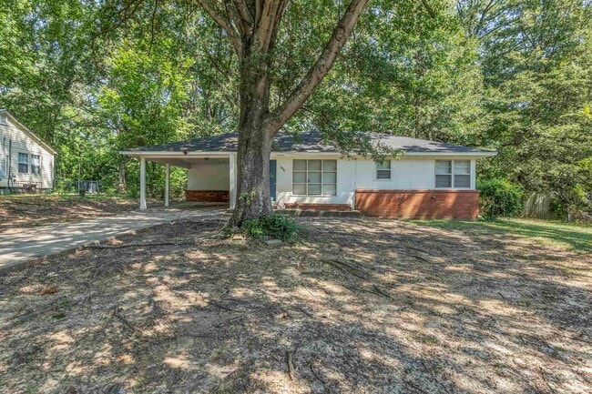 Primary Photo - 800 Lydgate Rd