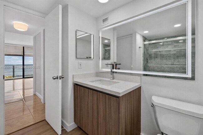 Building Photo - 600 NE 36th St