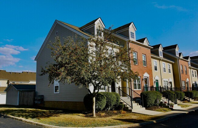 Building Photo - 8330 Bruntsfield Rd
