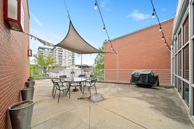 Building Photo - 572 Edgewood Ave SE