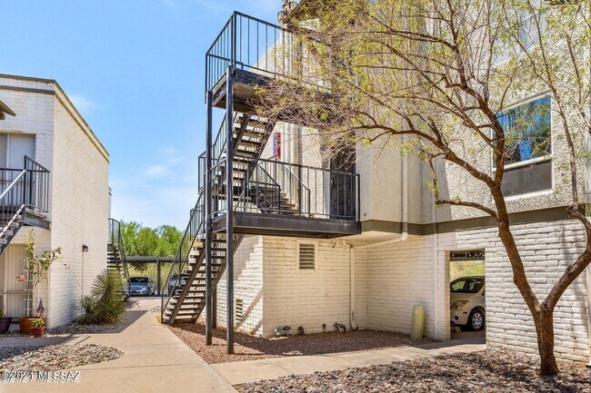 Building Photo - 8450 E Old Spanish Trail