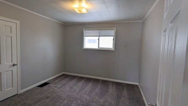 Building Photo - 1920 5th St