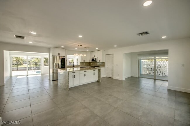 Building Photo - 4312 S Pacific Cir
