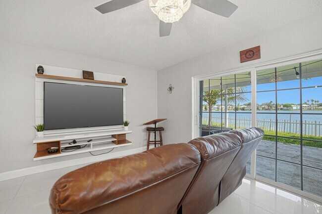 Building Photo - 6466 Buena Vista Dr