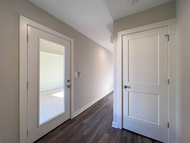 Building Photo - Beautiful, Newer-Construction Compact Cott...