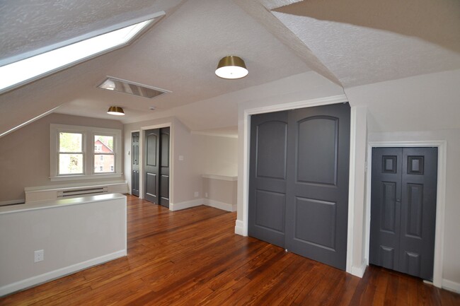 Building Photo - Newly Renovated 4 Bedroom Near Franklin Park