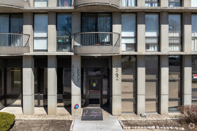 Entrance - Lilac Ledge Apartments