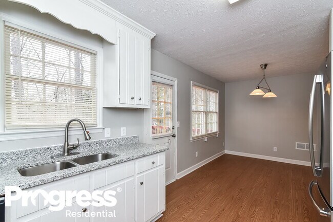 Building Photo - 490 Radio Ct