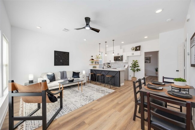 Building Photo - 5811 Senior St