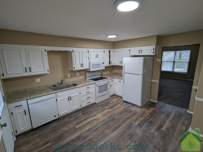 Building Photo - 837 S Lindenwood Dr