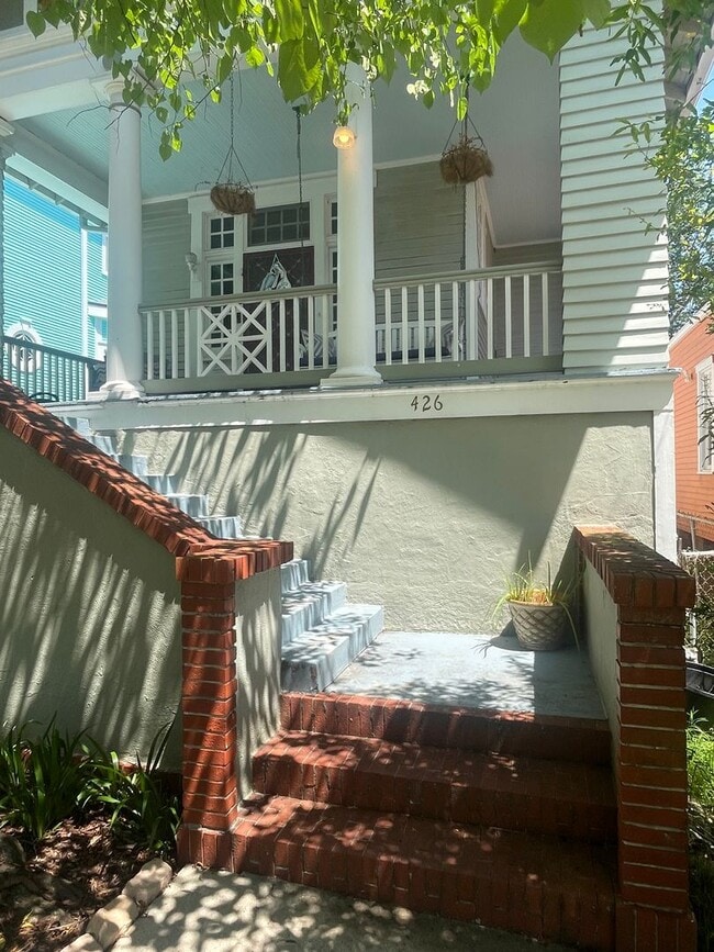 Building Photo - Gorgeous 3BD/2BA Single Family Home in Mid...
