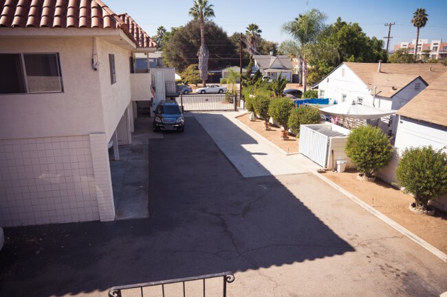 Building Photo - 335 Claydelle Ave