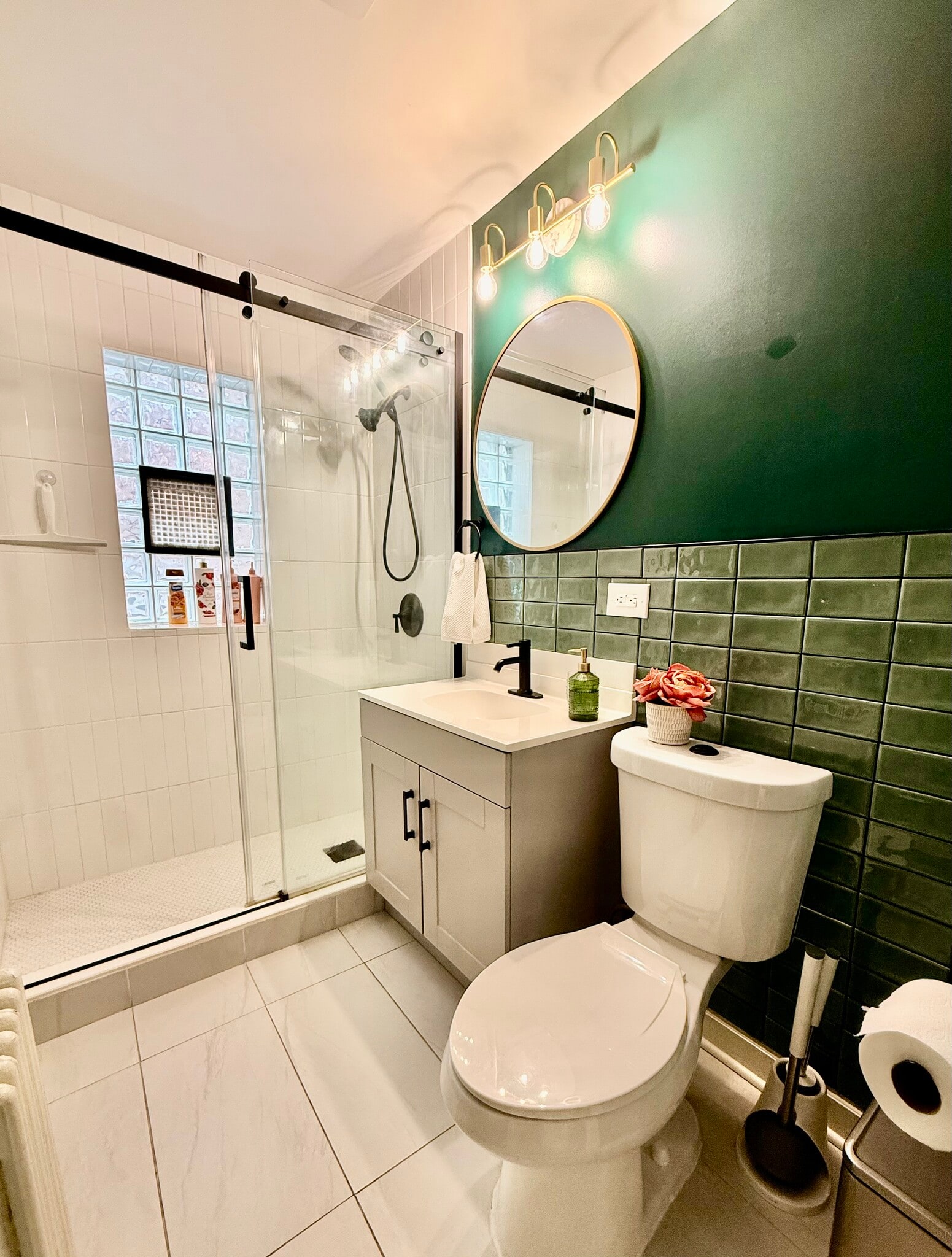 Bathroom - 224 N Austin Blvd