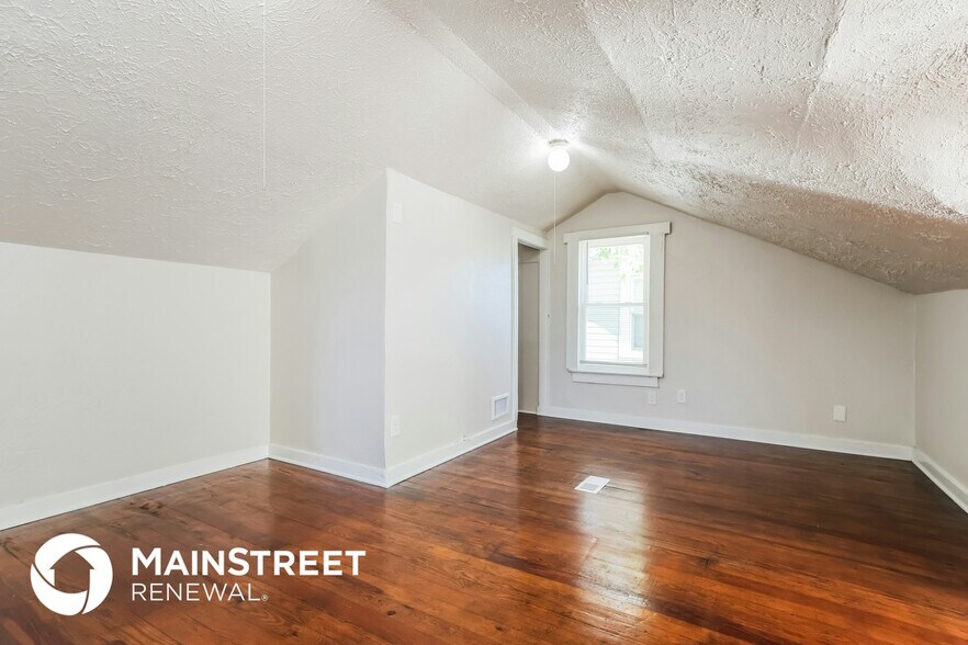 Building Photo - 110 S 41st St