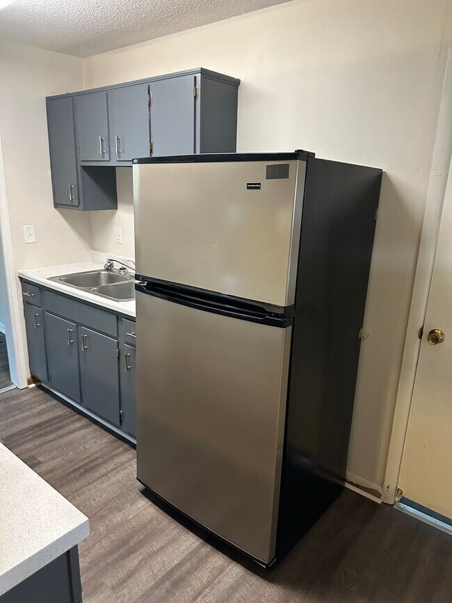 Building Photo - Pet Friendly Home in Vine Grove!