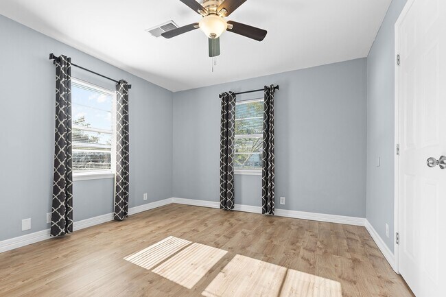 Building Photo - 1051 Ave A