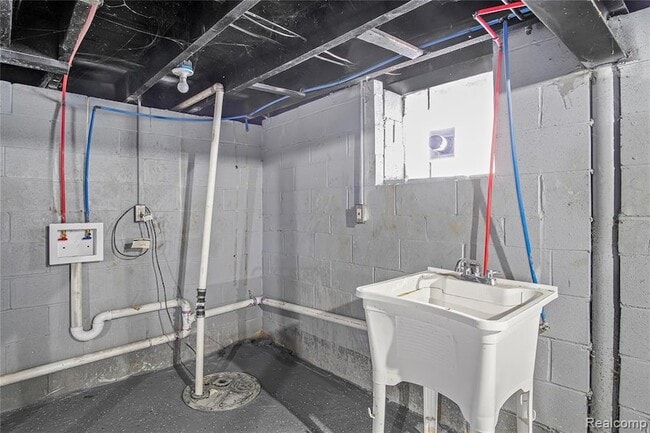 Building Photo - 671 Clairmount Ave