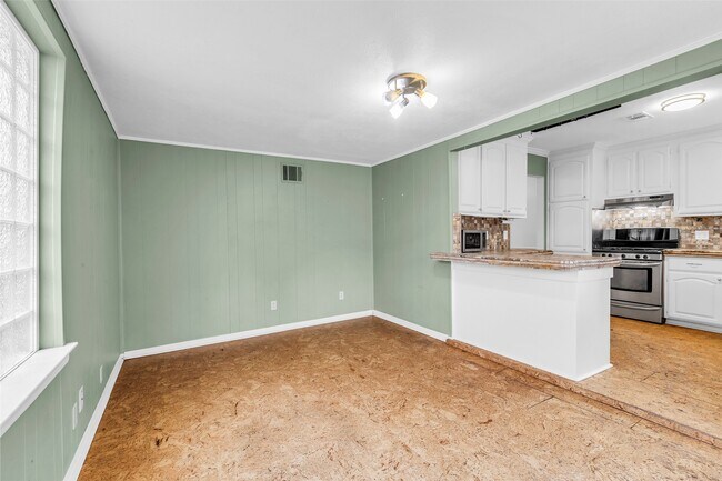 Building Photo - 4303 Piney Woods Dr