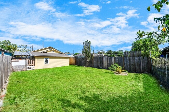 Building Photo - 3804 Lila St