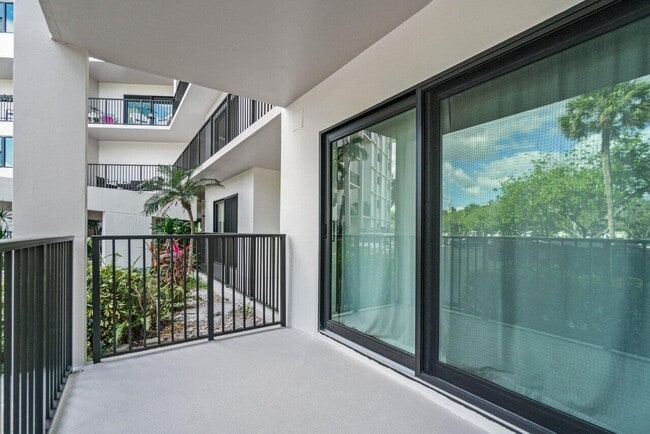 Building Photo - 1000 River Reach Dr