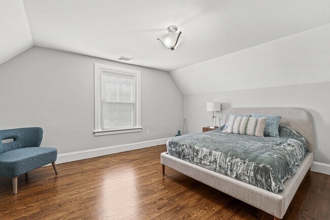 Building Photo - 65 Church St