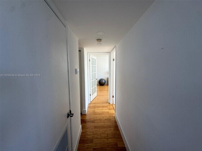 Building Photo - 600 NE 36th St