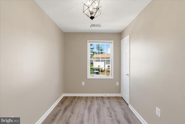 Building Photo - 100 Westwick Ct